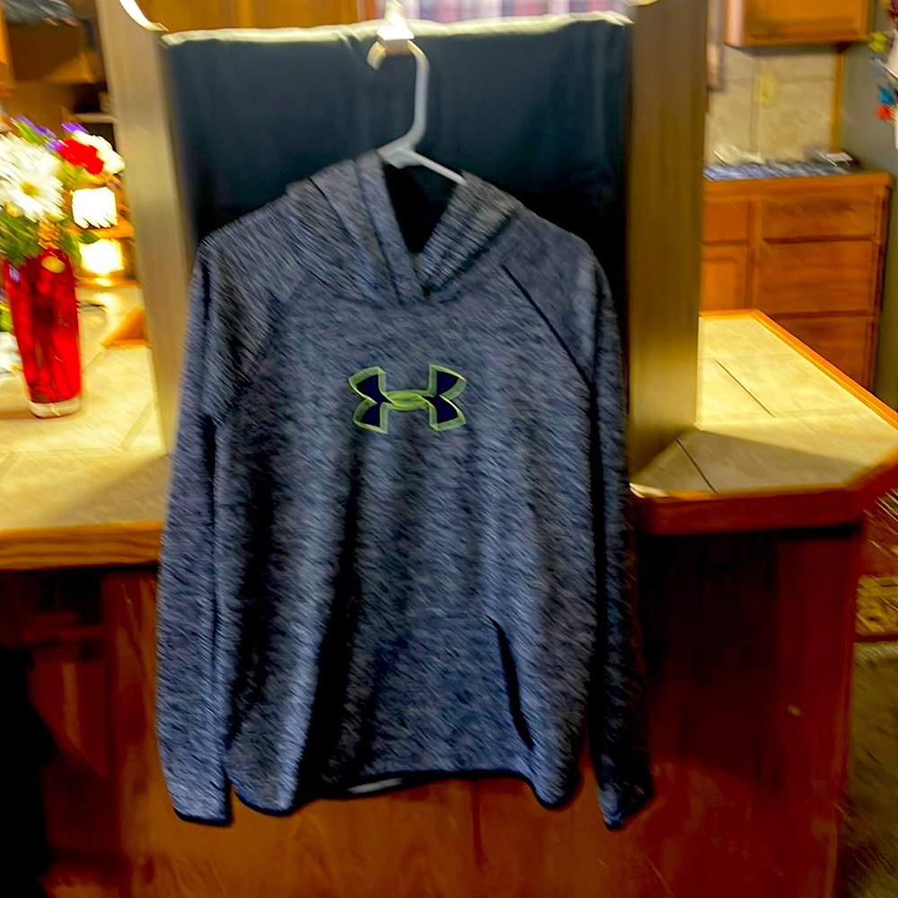 UNDER ARMOUR Women’s Cold Gear hooded sweatshirt Size Large